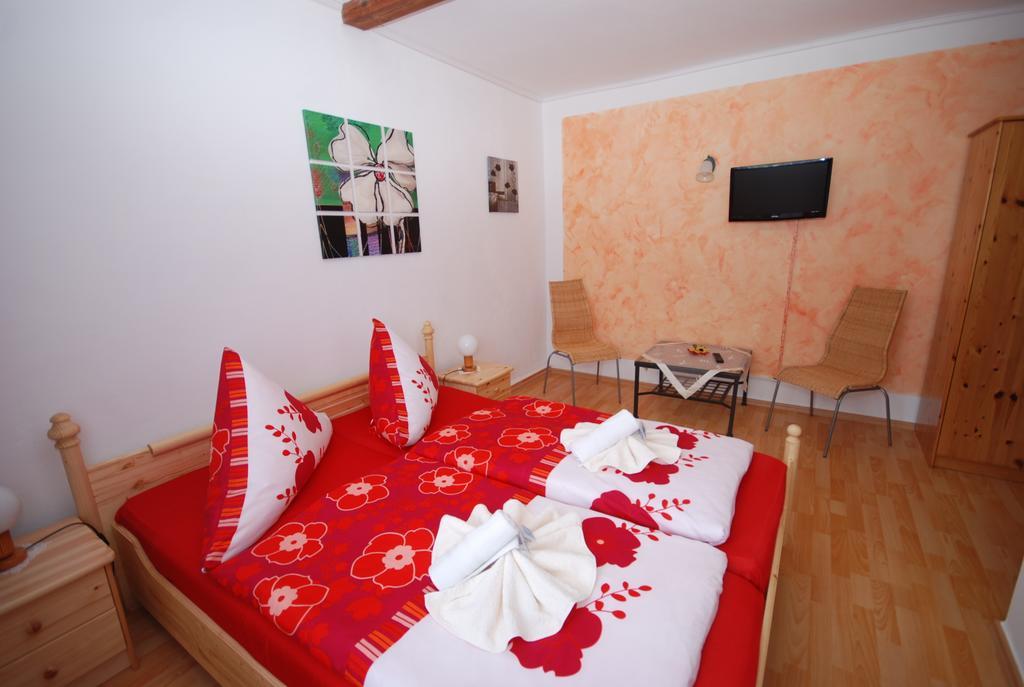 Landpension Bielatal - Raum Room photo